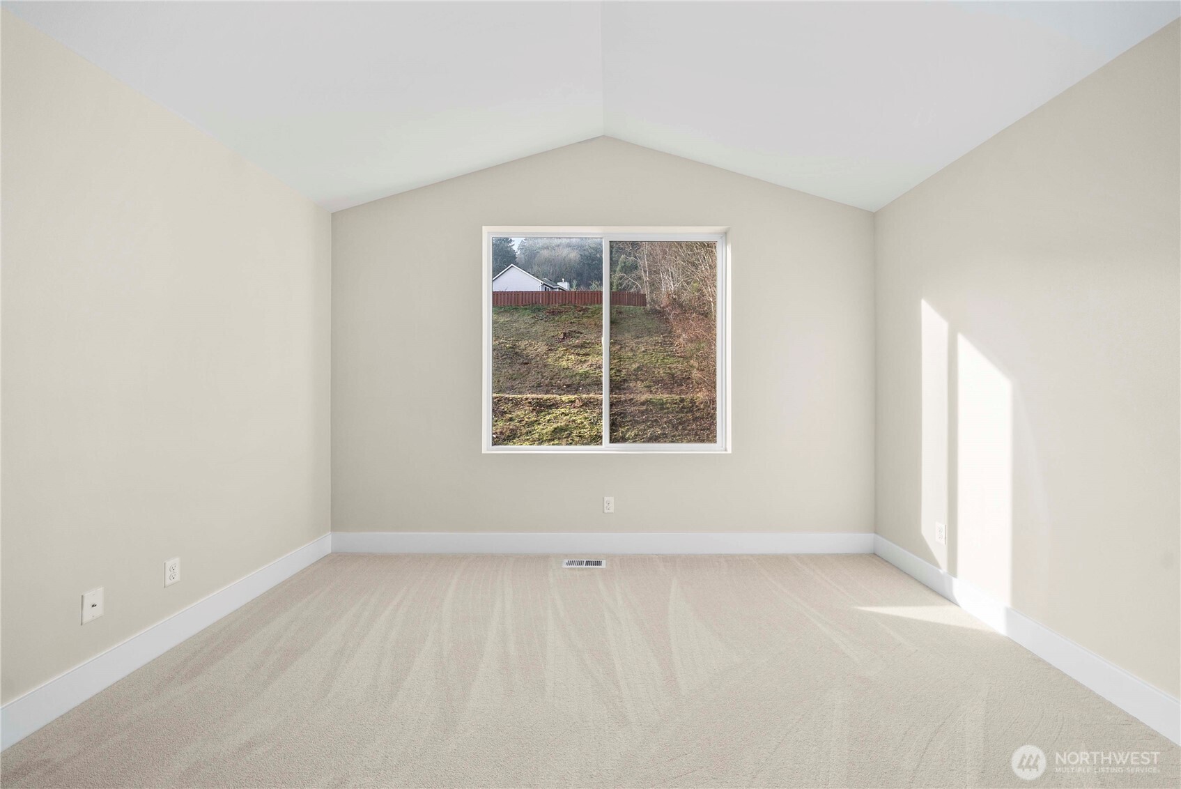 4125 South 220th Place, Unit 26 Kent, WA 98032 - Photo 27 of 39 an empty room with a window