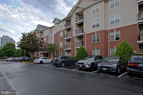 $339,900 | 1570 Spring Gate Dr., Unit 7215, McLean, VA 22102