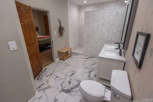a bathroom with a toilet and a shower
