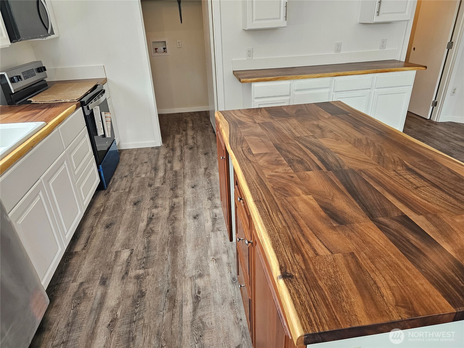 113 Leroy Road Randle, WA 98377 - Photo 25 of 40 a view of a kitchen from a kitchen