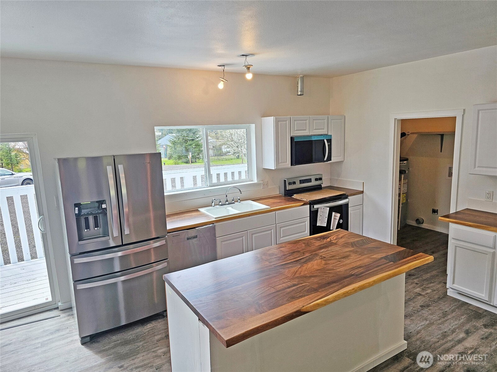 113 Leroy Road Randle, WA 98377 - Photo 27 of 40 a kitchen with stainless steel appliances a stove a refrigerator and a microwave