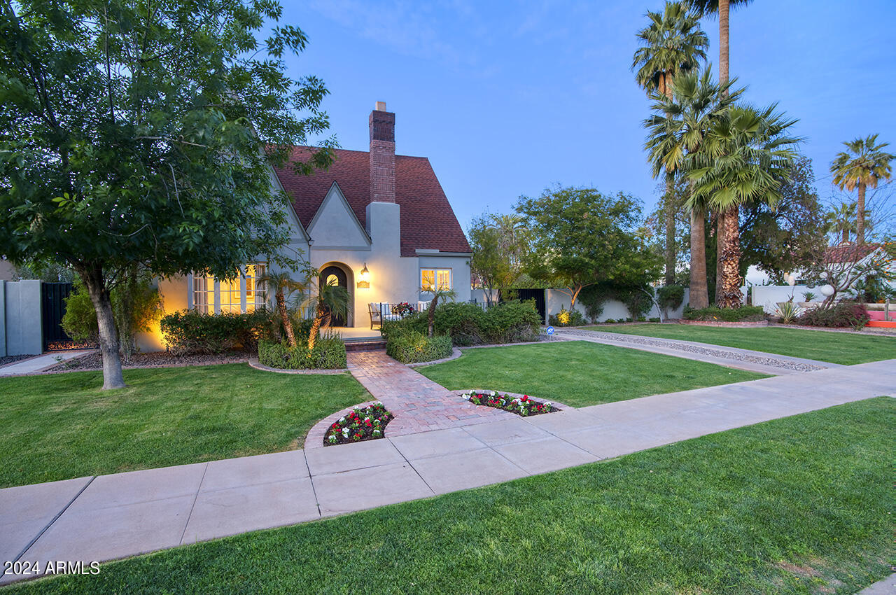 324 West Monte Vista Road Phoenix, AZ 85003 - Photo 2 of 39 a front view of a house with a yard