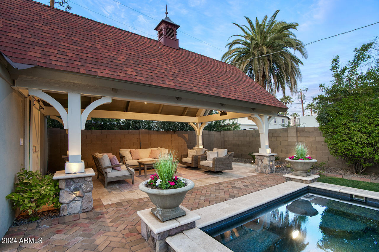 324 West Monte Vista Road Phoenix, AZ 85003 - Photo 34 of 39 a outdoor space with a patio