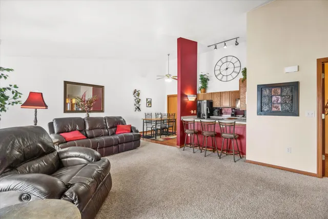 $280,000 | W240-n2524 East Parkway Meadow Circle, Unit 5, Pewaukee, WI 53072