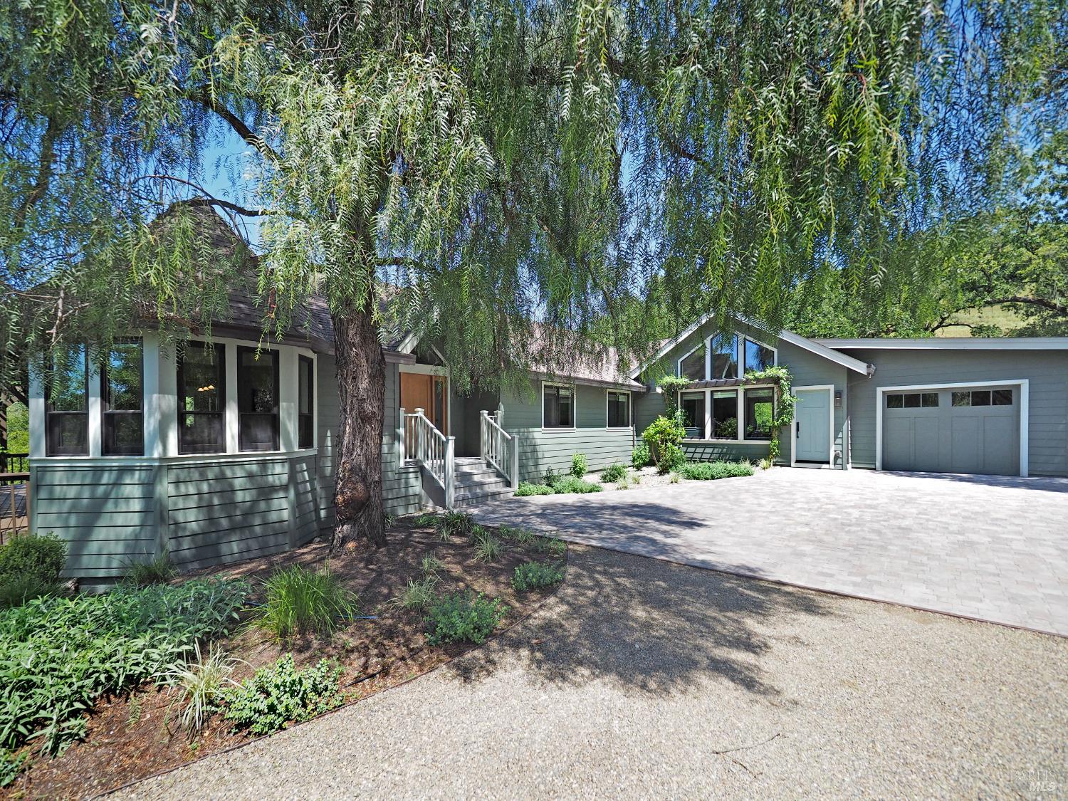 Beautiful, remodeled home in the Vineyard of Geyserville.