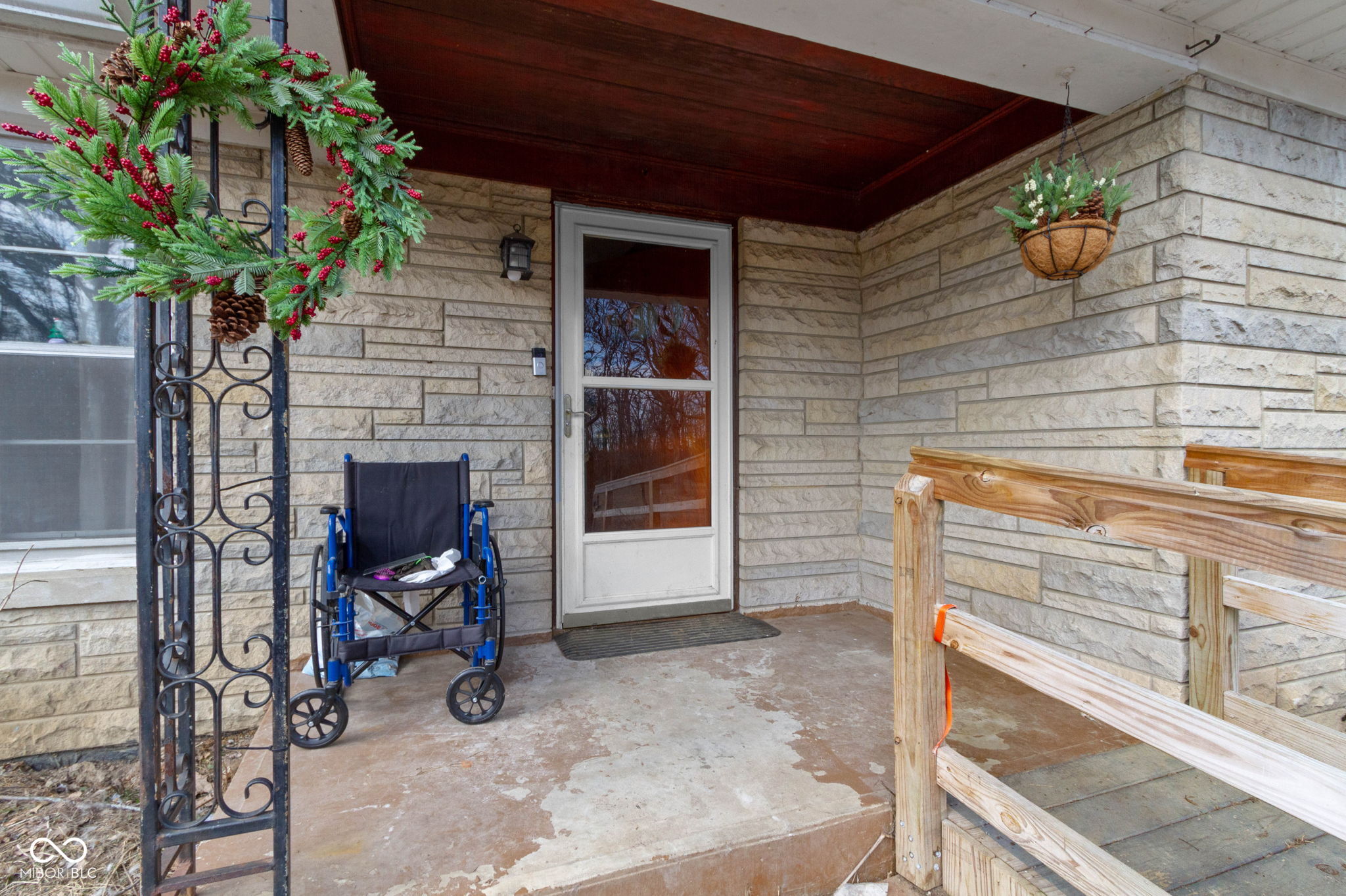 6270 Clydes Road Indianapolis, IN 46268 - Photo 5 of 35