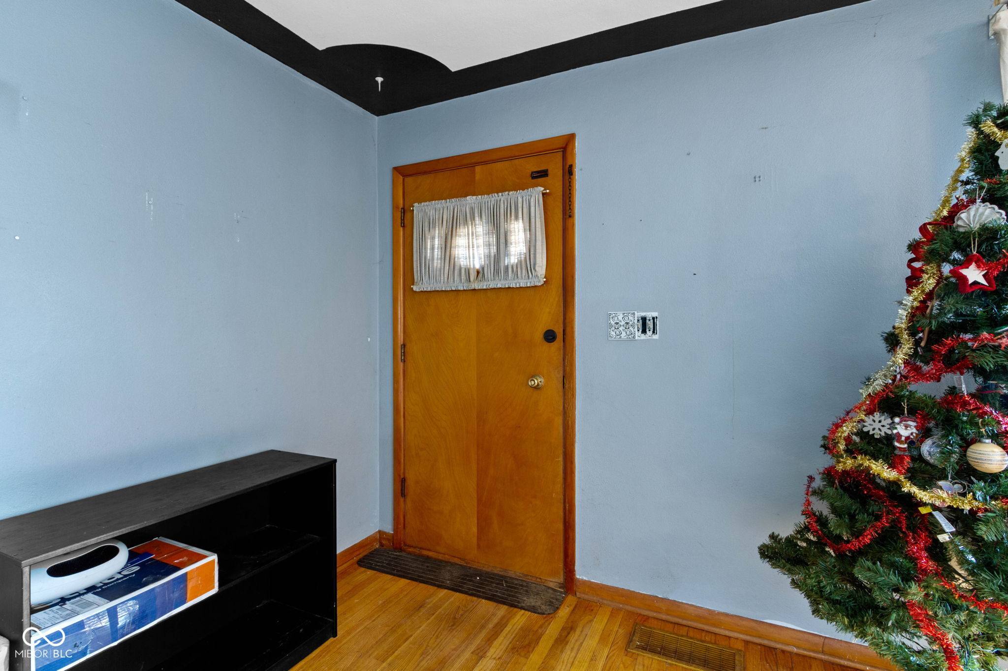 6270 Clydes Road Indianapolis, IN 46268 - Photo 6 of 35