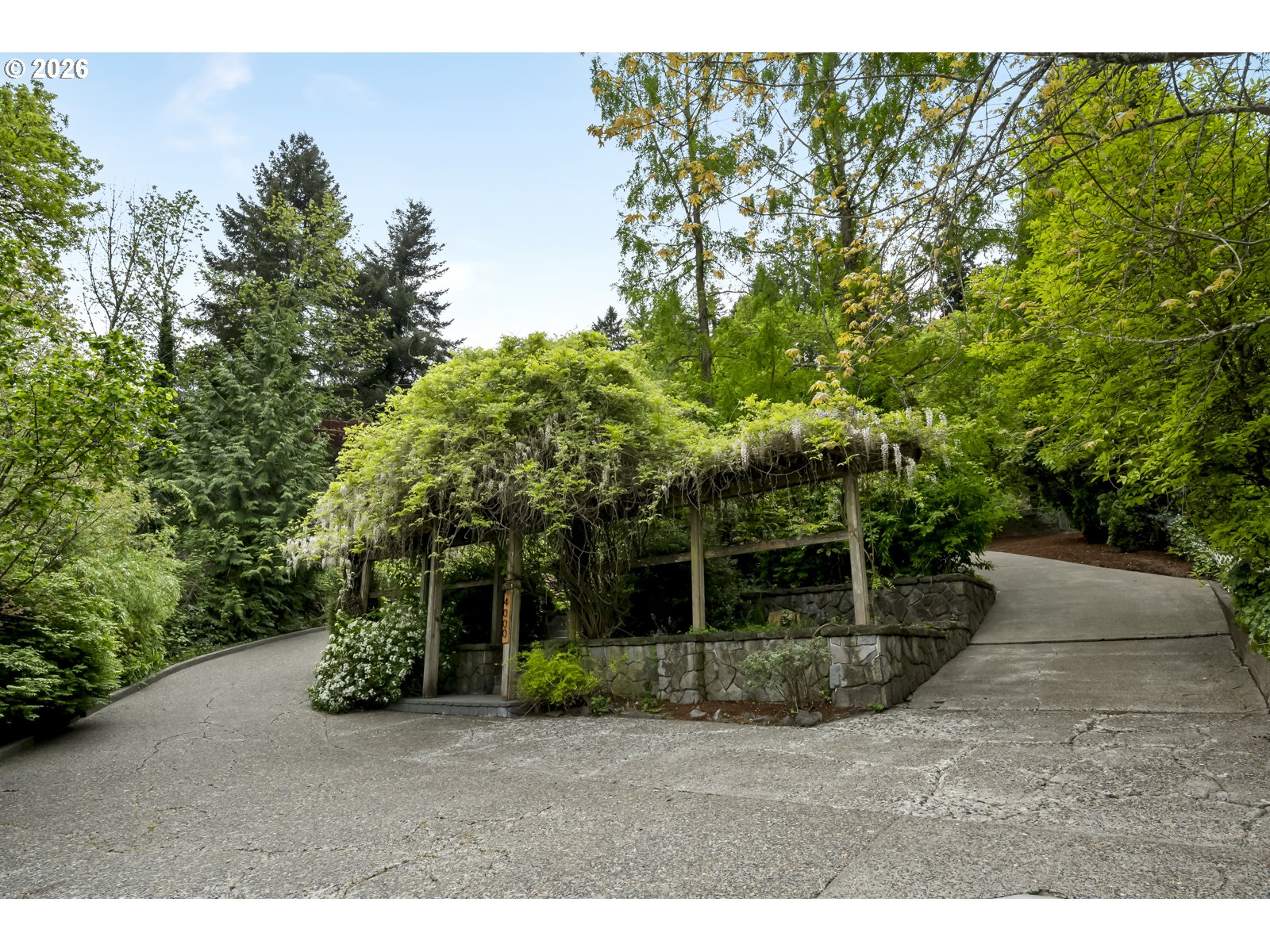 4000 Southeast Aldercrest Road Milwaukie, OR 97222 - Photo 3 of 48