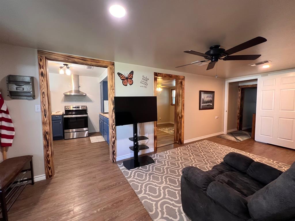 242 Treasure Beach Comanche, TX 76442 - Photo 6 of 32