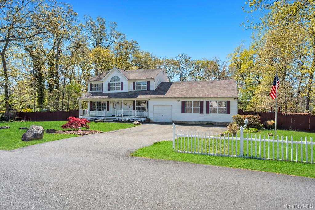 32 Prince Road Rocky Point, NY 11778 - Photo 3 of 43