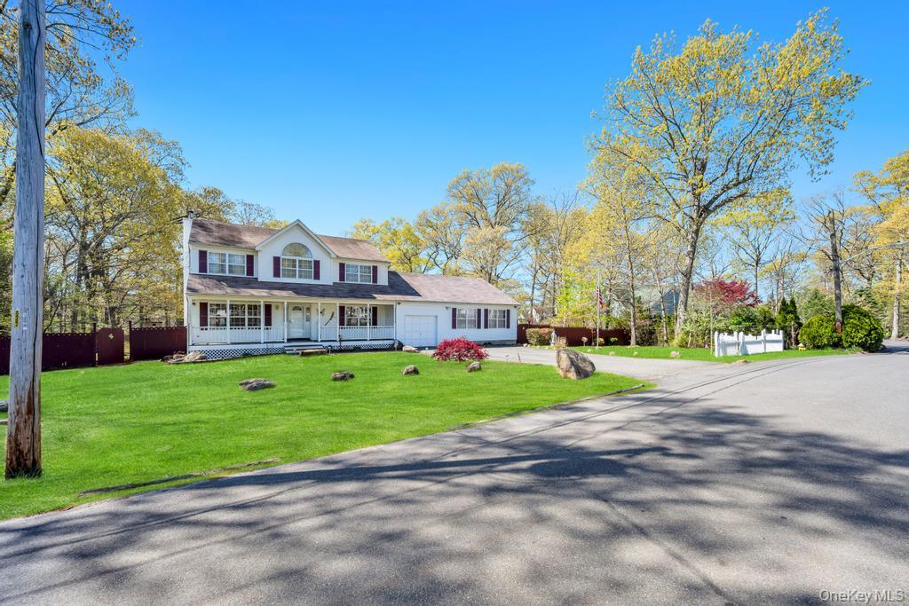 32 Prince Road Rocky Point, NY 11778 - Photo 4 of 43