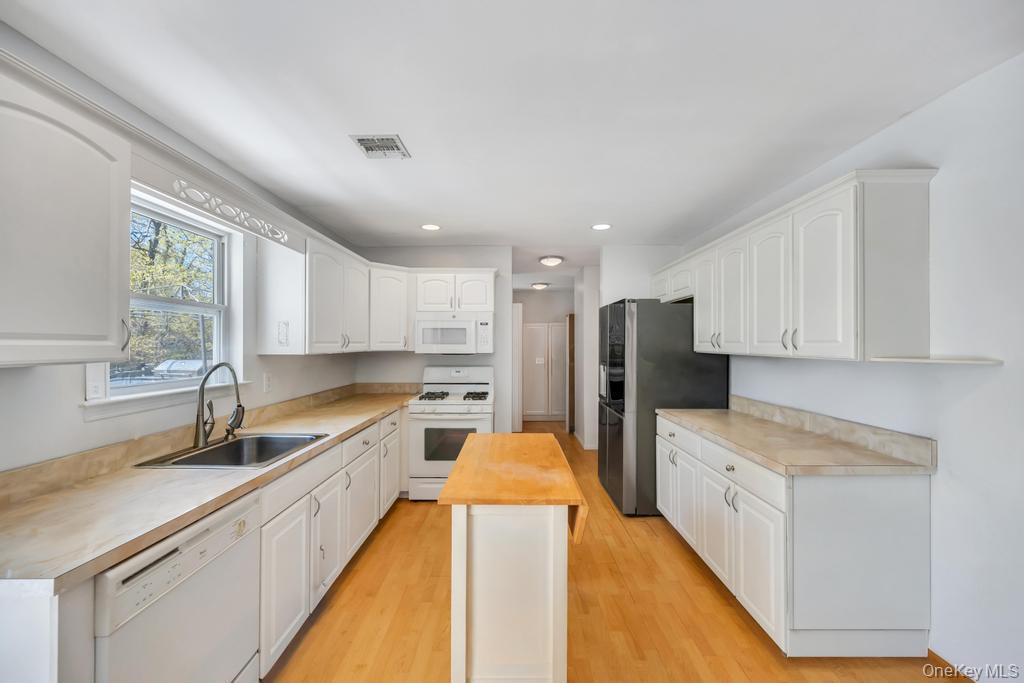 32 Prince Road Rocky Point, NY 11778 - Photo 9 of 43