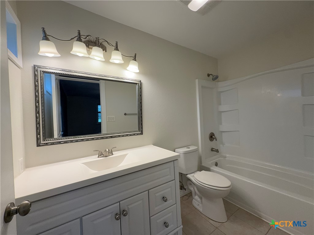 2243 Old Goliad Road Victoria, TX 77905 - Photo 27 of 47 a bathroom with a toilet a sink and bathtub