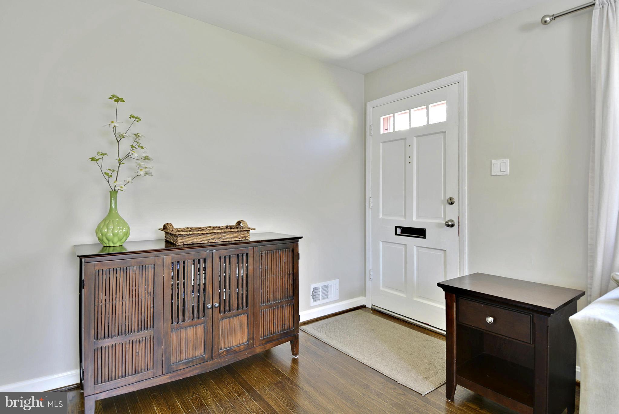 4710 Topping Road Rockville, MD 20852 - Photo 2 of 30 Living Room