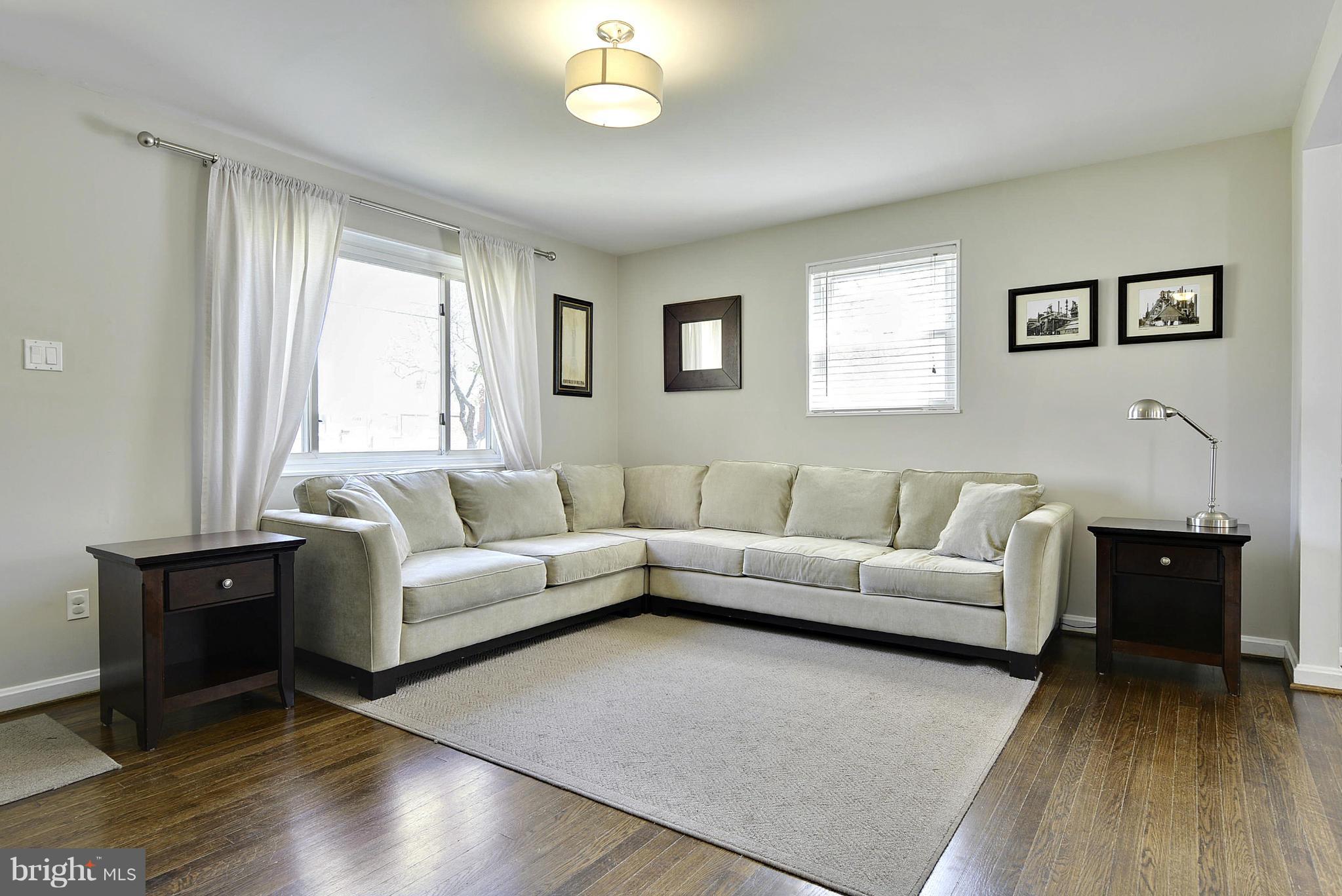 4710 Topping Road Rockville, MD 20852 - Photo 4 of 30 Living Room
