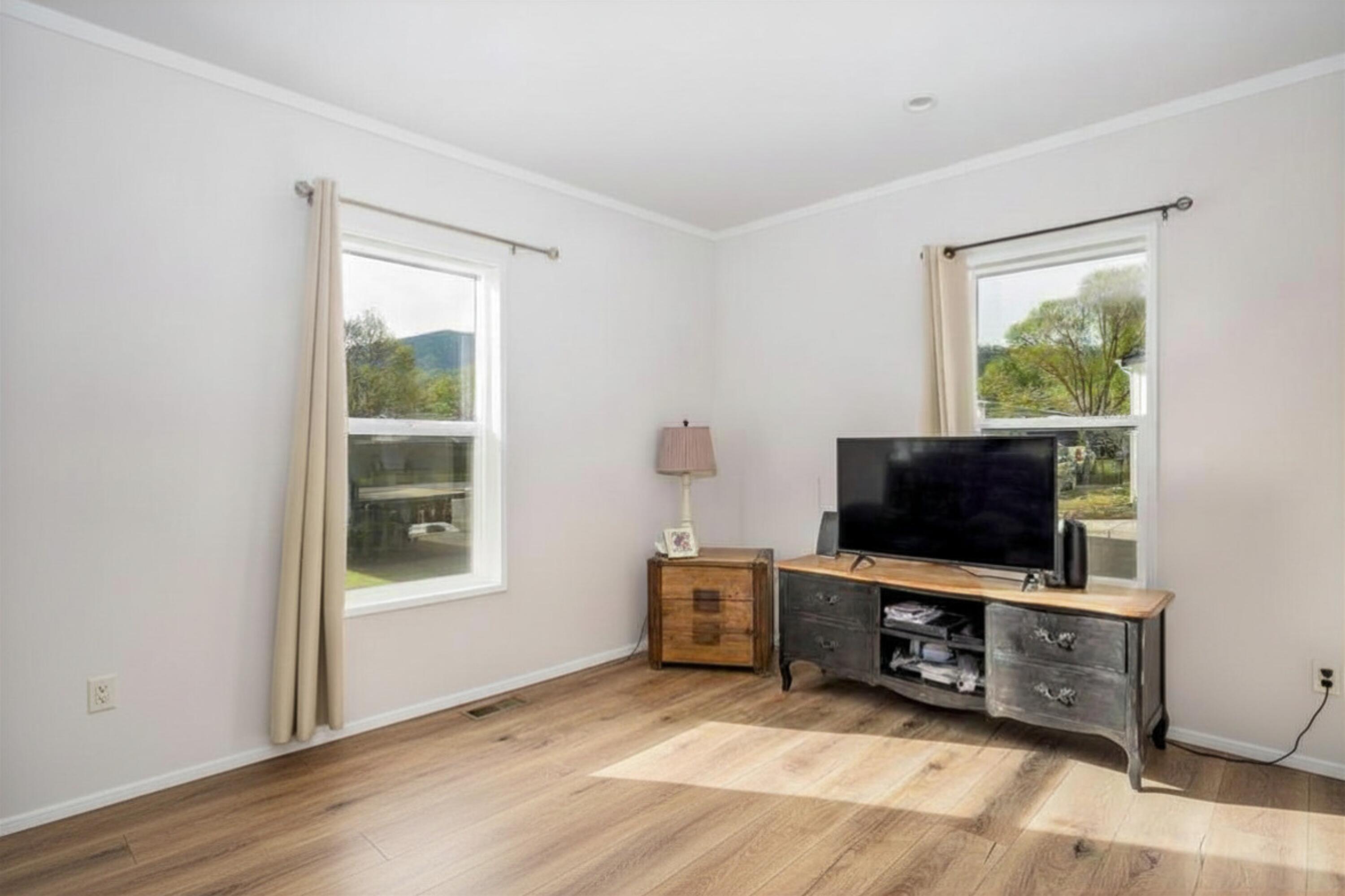 460 Arnos Street, Unit 27 Talent, OR 97540 - Photo 5 of 11