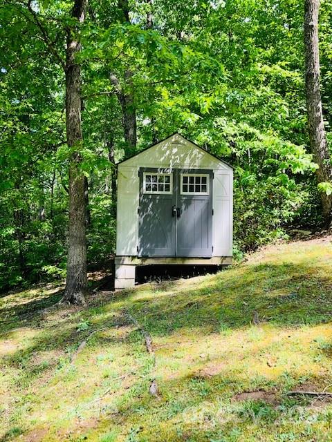 32 Hampton Ridge Drive Marion, NC 28752 - Photo 22 of 25 a view of a back yard of the house