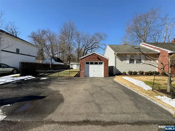 $799,000 | 216 Cedar Lane, Closter, NJ 07624