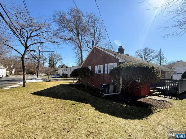 $799,000 | 216 Cedar Lane, Closter, NJ 07624