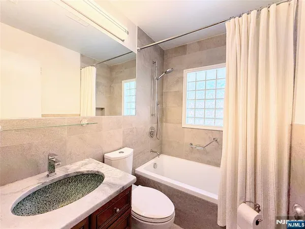 $799,000 | 216 Cedar Lane, Closter, NJ 07624