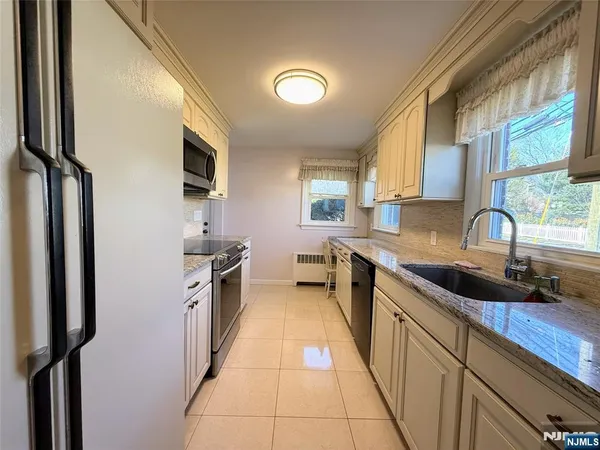 $799,000 | 216 Cedar Lane, Closter, NJ 07624