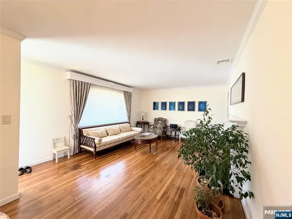 $799,000 | 216 Cedar Lane, Closter, NJ 07624