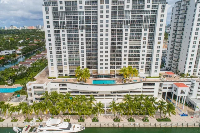 $849,000 | 1900 Sunset Harbour Drive, Unit 2315, Miami Beach, FL 33139