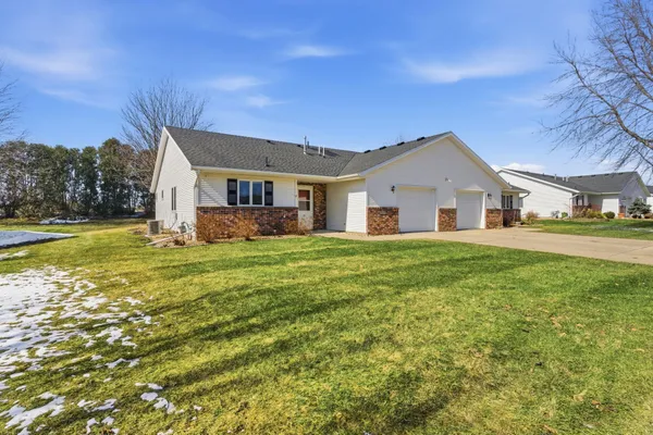 $300,000 | 2608 10th Street Southwest, Willmar, MN 56201
