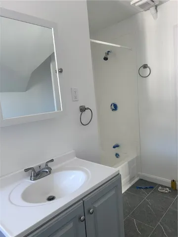 $2,000 | 181 Reynolds Avenue, Unit 3, Providence, RI 02905