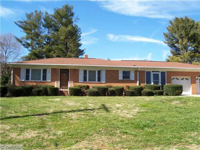 120 Queens Road Lexington, NC 27292 - Photo 1 of 8 Exterior Front.