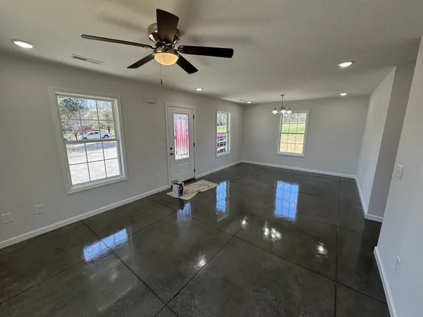 $1,800 | 111 White Lane, Portland, TN 37148