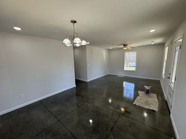 $1,800 | 111 White Lane, Portland, TN 37148