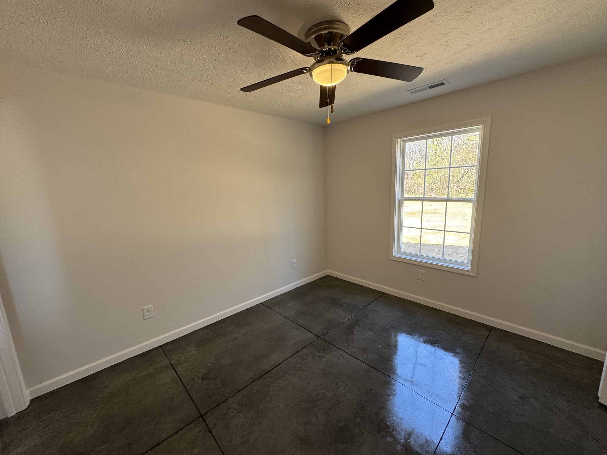 111 White Lane Portland, TN 37148 - Photo 8 of 9 an empty room with a window