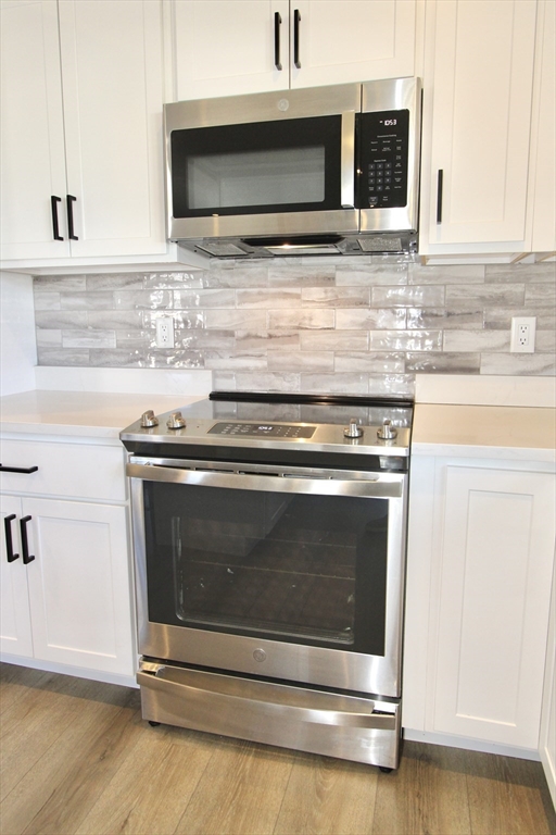10 Salisbury Hill Boulevard, Unit 75 Worcester, MA 01609 - Photo 10 of 29 a stove top oven sitting inside of a kitchen