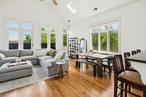 $499,900 | 2001 West Addison Street, Unit 3E, Chicago, IL 60618
