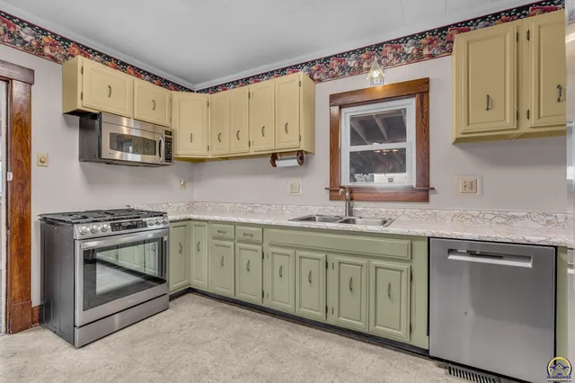 $174,900 | 2725 Southeast Pennsylvania Avenue, Topeka, KS 66605