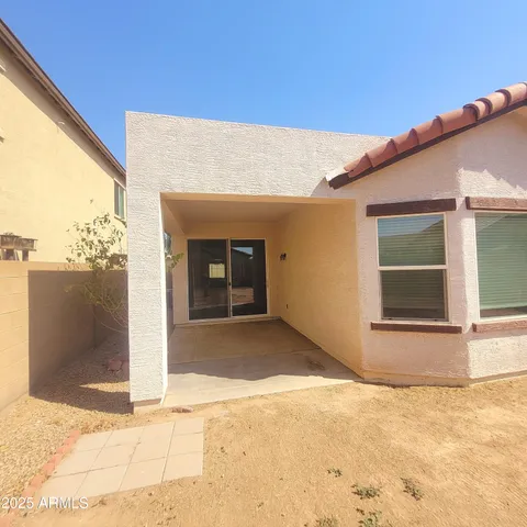 a view of a yard with an trees