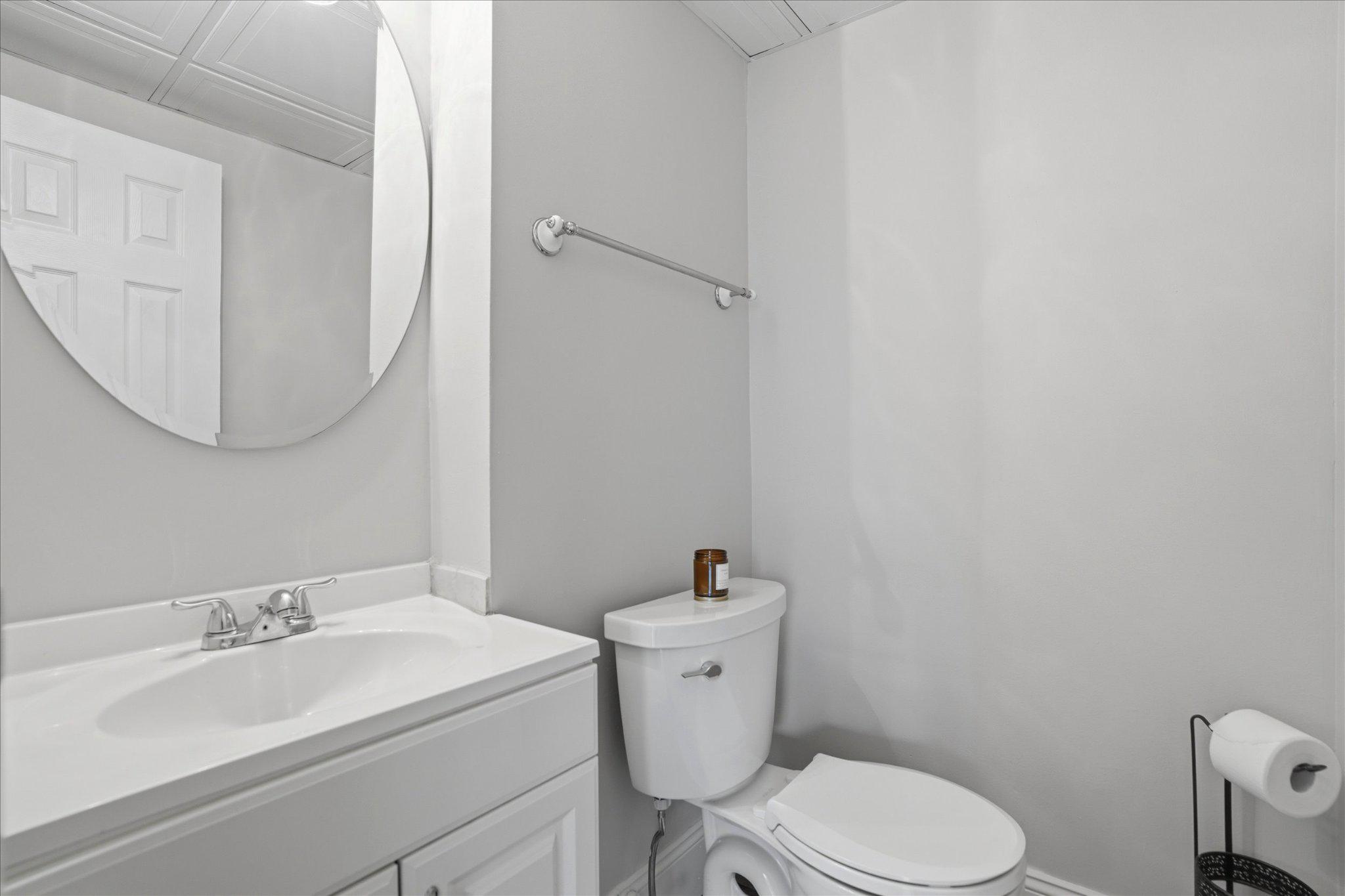 400 Glendale Road, Unit E34 Havertown, PA 19083 - Photo 22 of 30 Half bath with modern updates