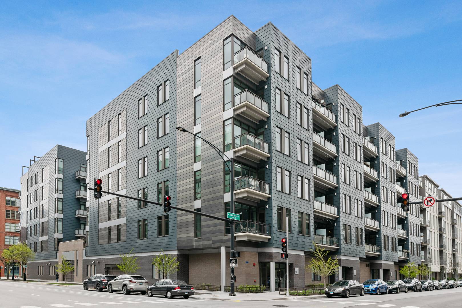 35 North Aberdeen Street, Unit PHS Chicago, IL 60607 - Photo 1 of 38 front view of a building