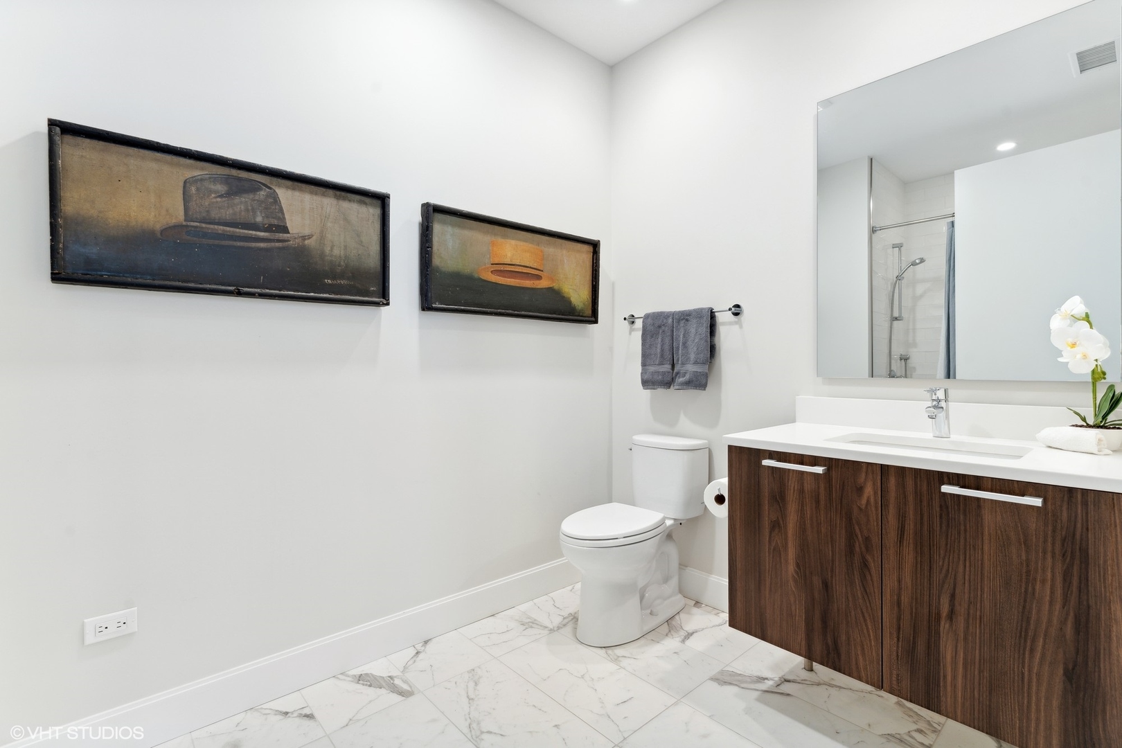 35 North Aberdeen Street, Unit PHS Chicago, IL 60607 - Photo 26 of 38 a bathroom with a sink toilet and mirror