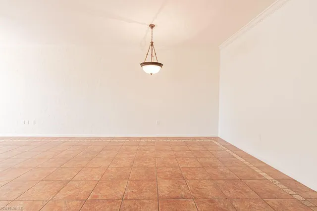 a view of empty room with a ceiling fan
