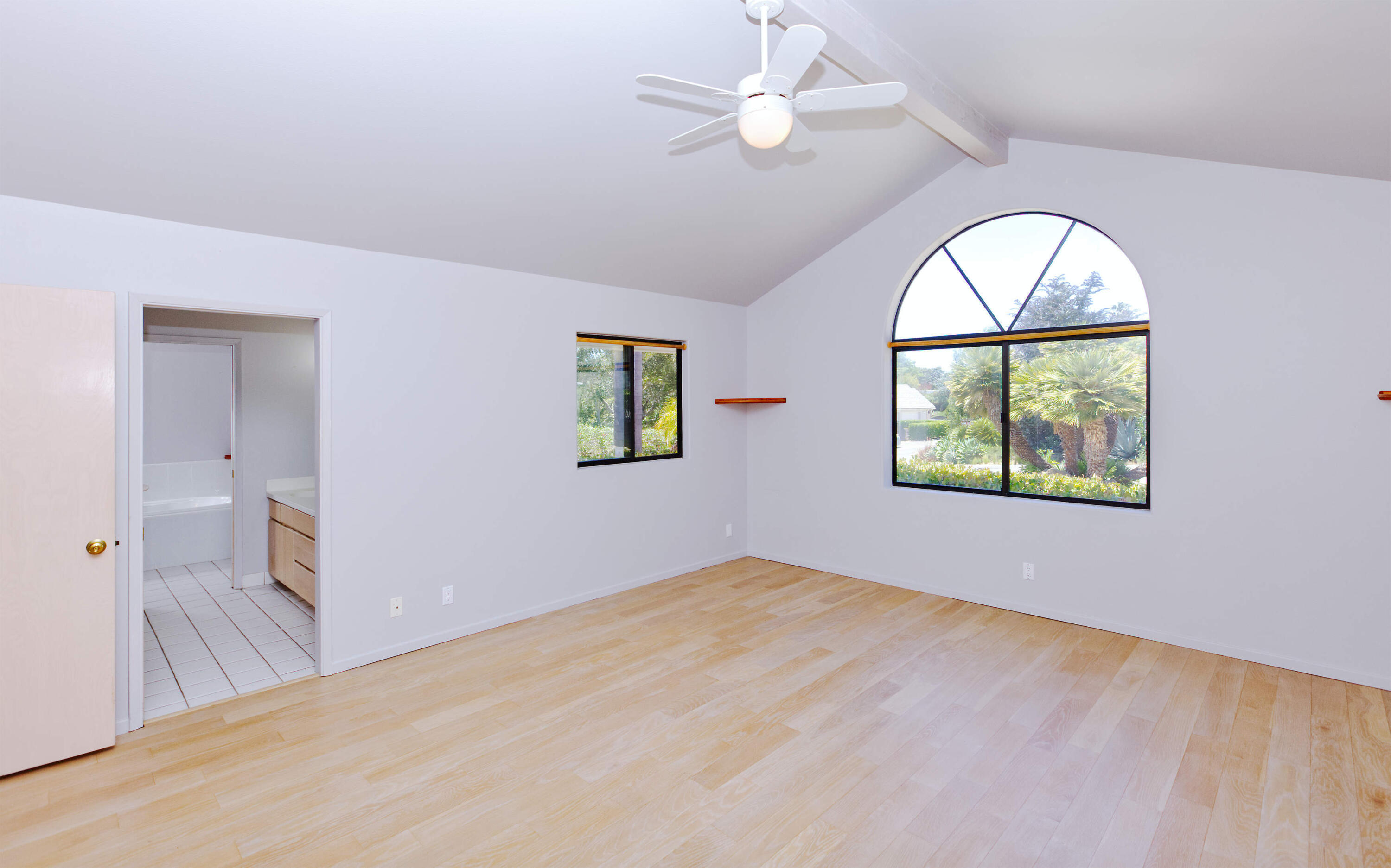940 Camino Del Rio Santa Barbara, CA 93110 - Photo 11 of 28 Primary Bedroom