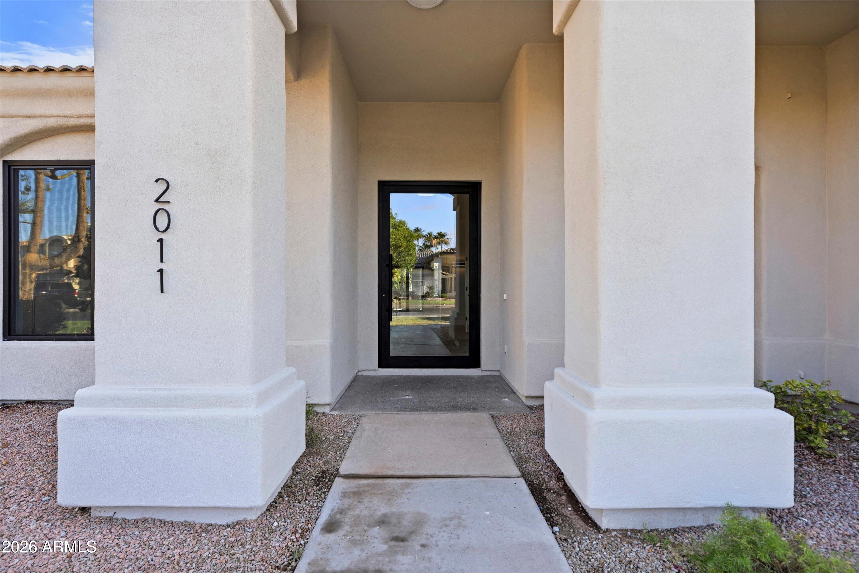 2011 East Clipper Lane Gilbert, AZ 85234 - Photo 38 of 39 07-Entry Walkway