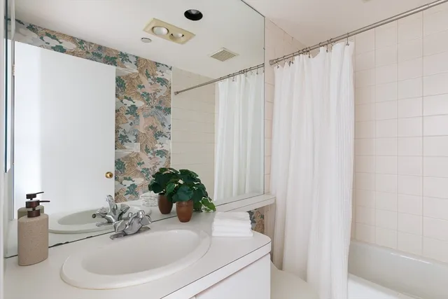 $995,000 | 10 Rogers Street, Unit 606, Cambridge, MA 02142