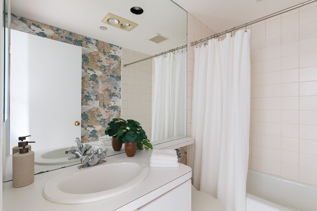 10 Rogers Street, Unit 606 Cambridge, MA 02142 - Photo 13 of 23