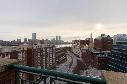 $995,000 | 10 Rogers Street, Unit 606, Cambridge, MA 02142