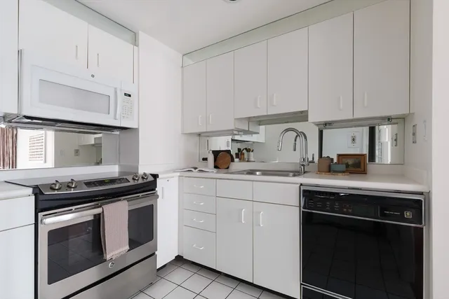 $995,000 | 10 Rogers Street, Unit 606, Cambridge, MA 02142