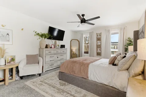 $470,000 | 2001 Madison Avenue, Gurnee, IL 60031