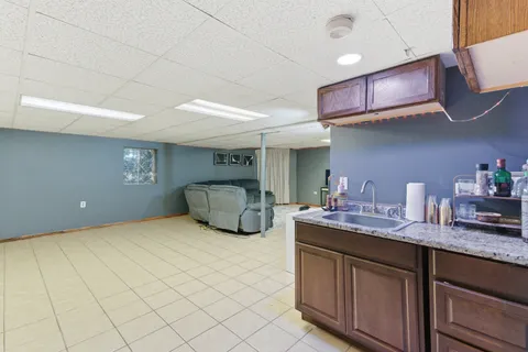 $470,000 | 2001 Madison Avenue, Gurnee, IL 60031