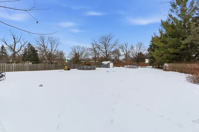 $480,000 | 2001 Madison Avenue, Gurnee, IL 60031